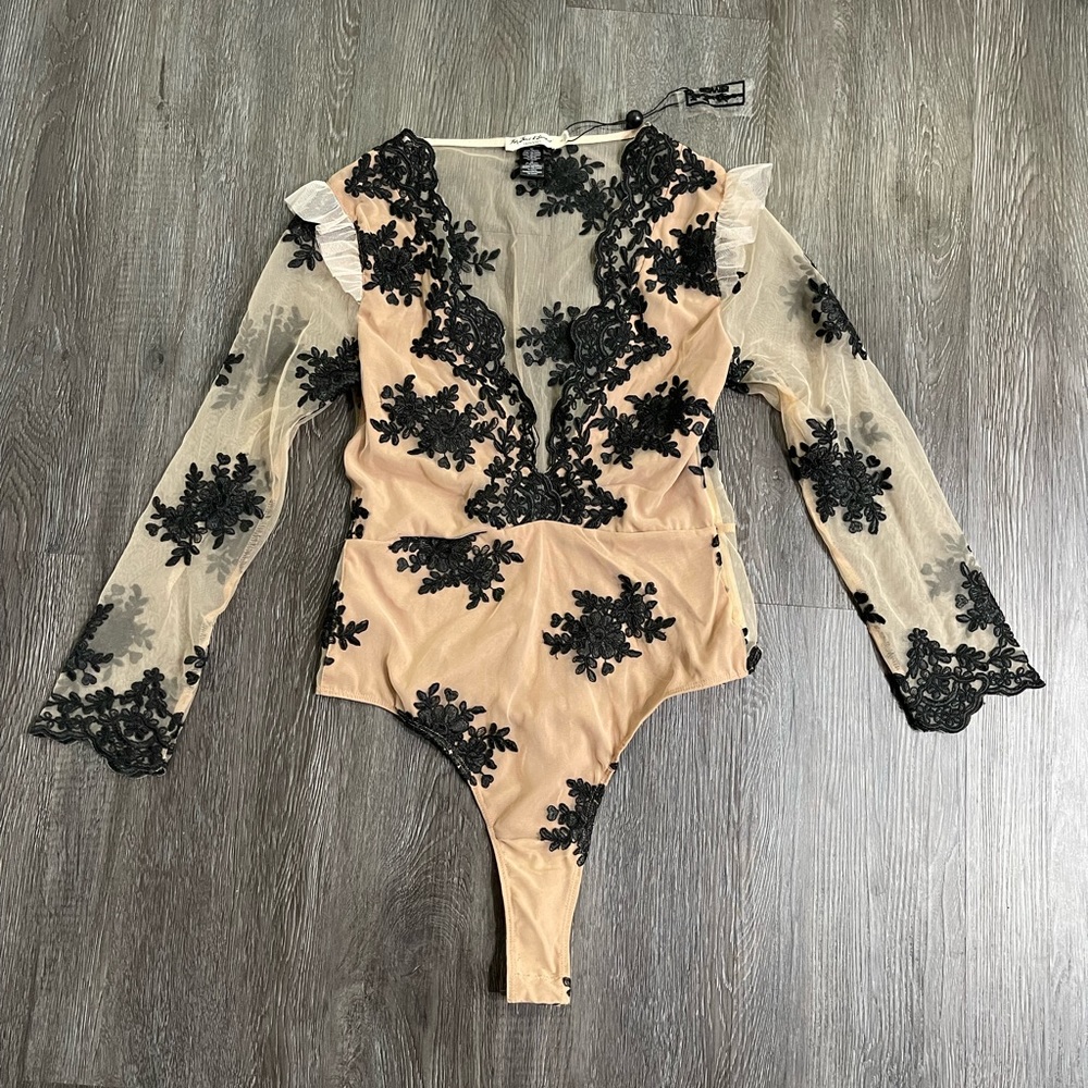 For love & lemons- nude/black lace bodysuit